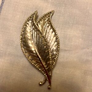 Double leaf Brooch. Vintage BKS. Silvertone.